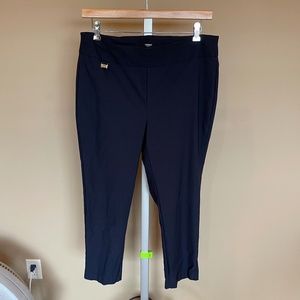 Premise Woman Navy Capri